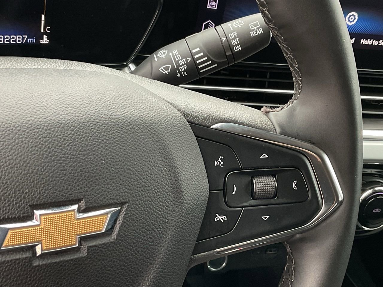 Used 2025 Chevrolet Trax LT w/ LT Convenience Package image 24