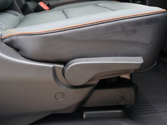 Used 2025 GMC Acadia AT4 w/ Super Cruise Package image 13