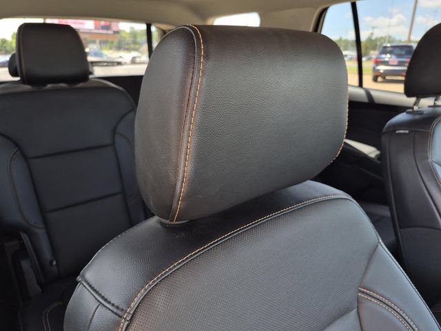 Used 2018 Chevrolet Traverse Premier w/ Driver Confidence II Package FWD image 17