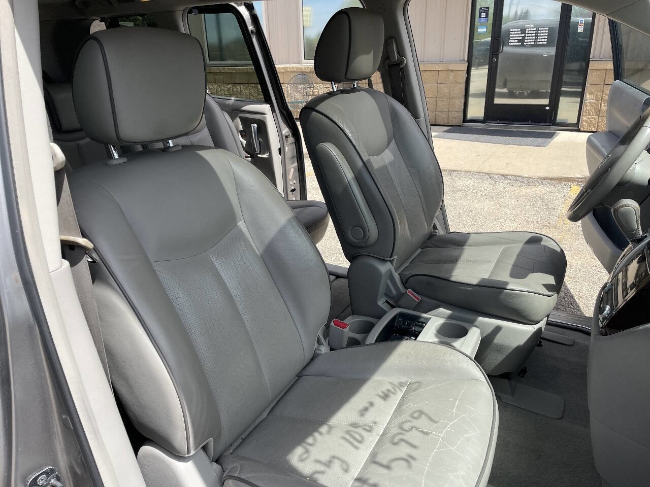 Used 2012 Nissan Quest LE FWD image 30