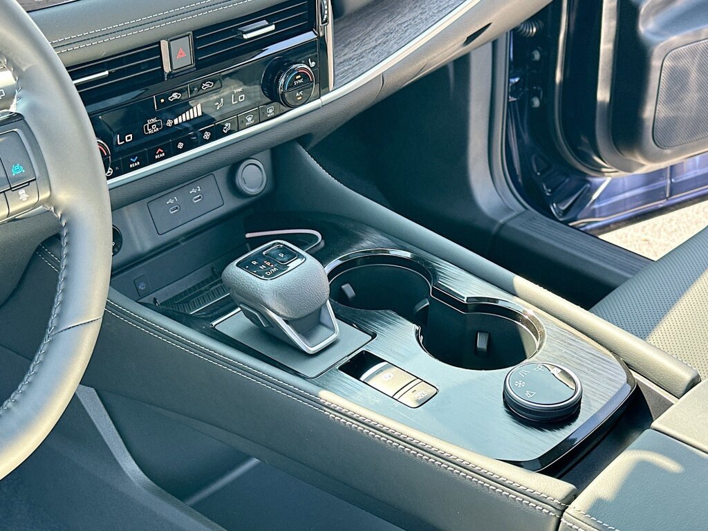 New 2026 Nissan Rogue Platinum image 11