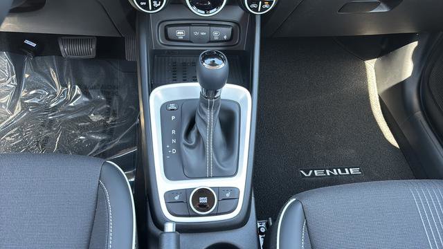 New 2026 Hyundai Venue SEL FWD image 17