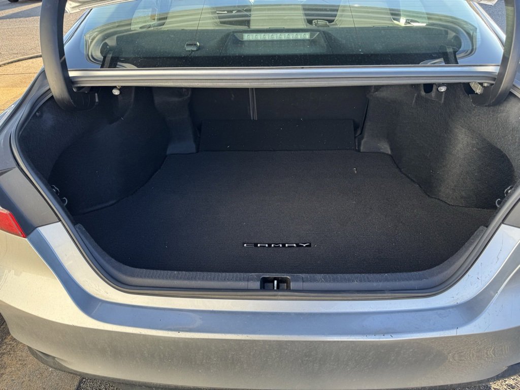 Used 2018 Toyota Camry LE image 7