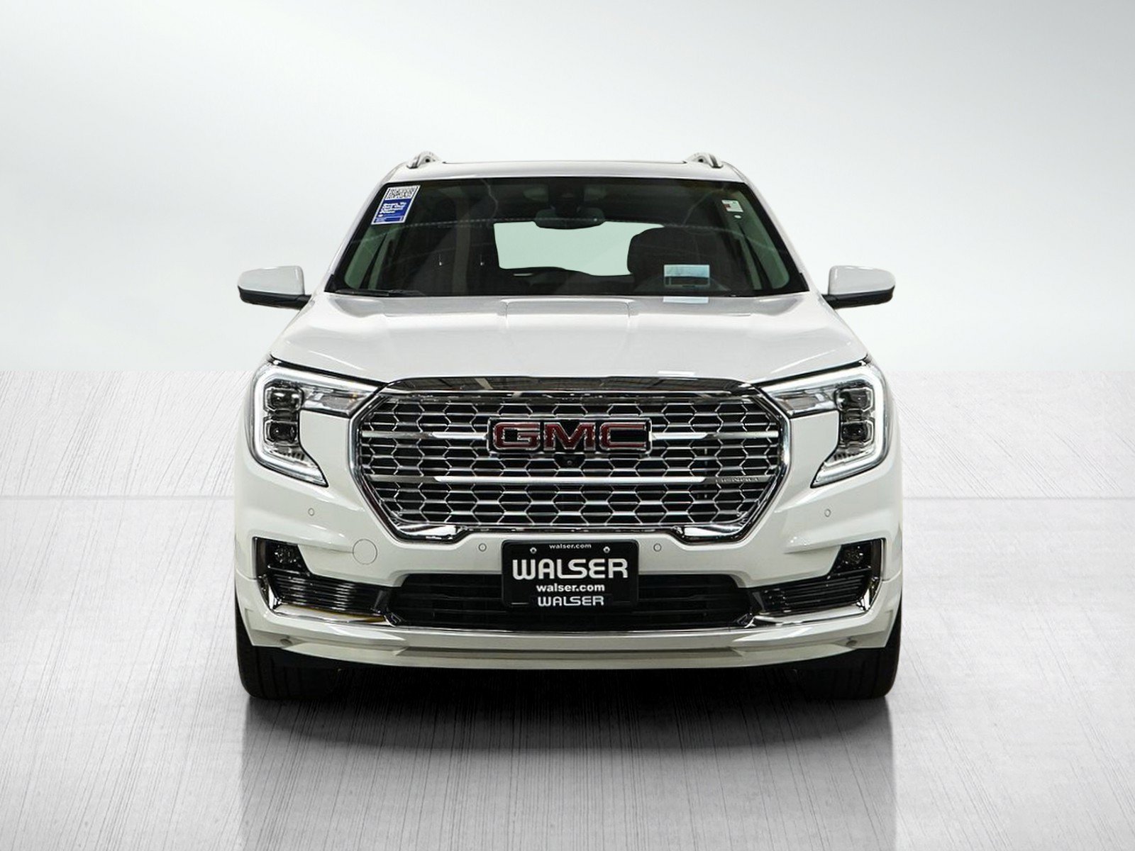 Used 2024 GMC Terrain Denali w/ Denali Premium Package AWD/4WD image 8