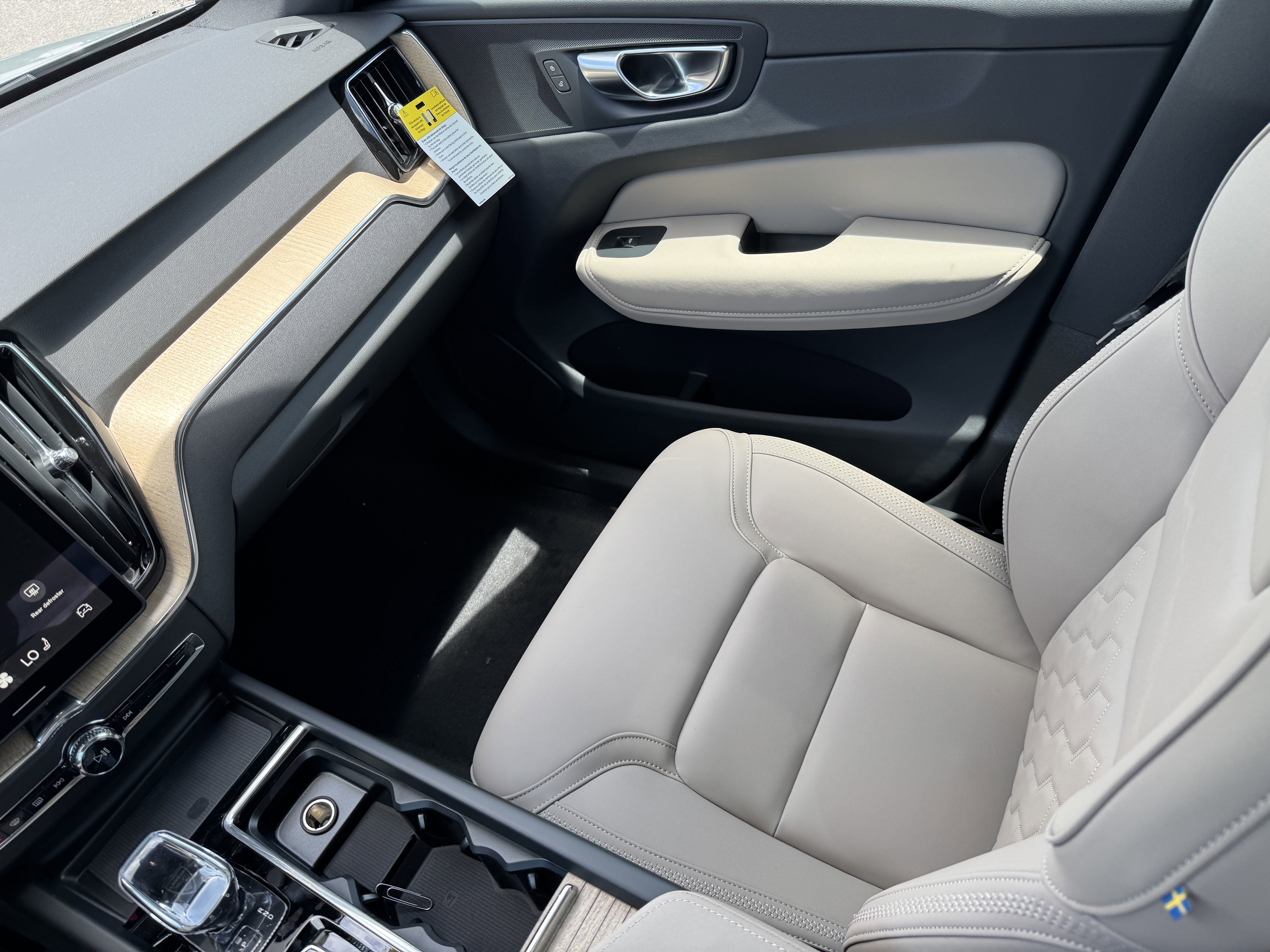 New 2026 Volvo XC60 B5 Core w/ Protection Package image 15