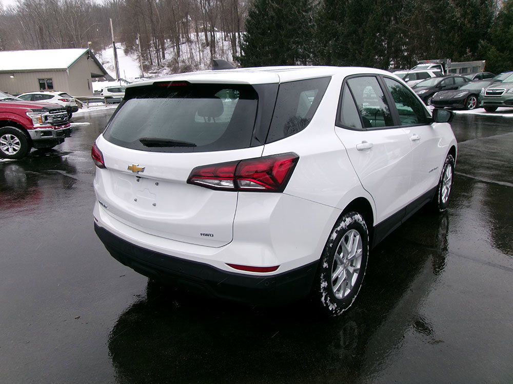 Used 2024 Chevrolet Equinox LS w/ Driver Confidence II Package image 4