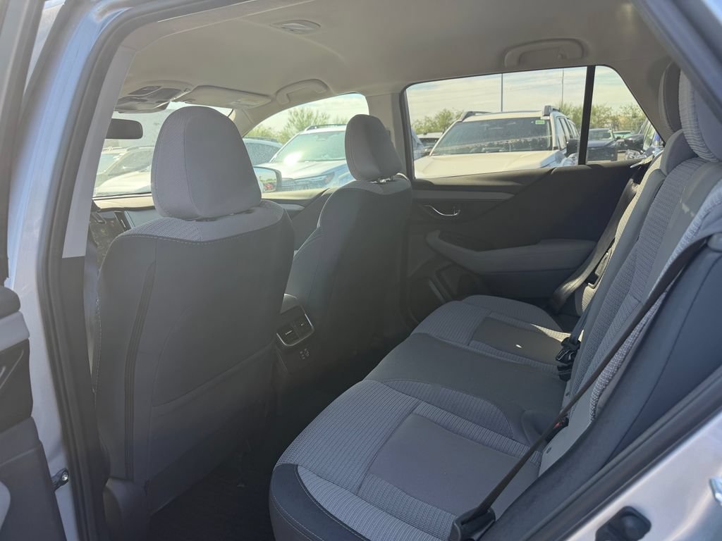 Used 2025 Subaru Outback Premium AWD/4WD image 6