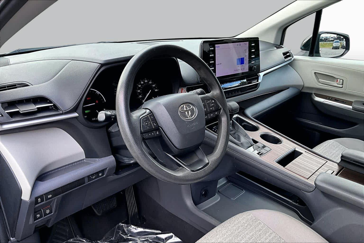 Used 2022 Toyota Sienna LE FWD image 17