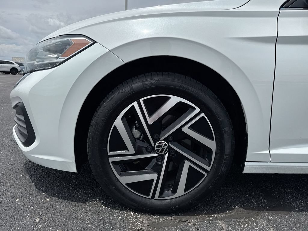 Used 2024 Volkswagen Jetta SE FWD image 10