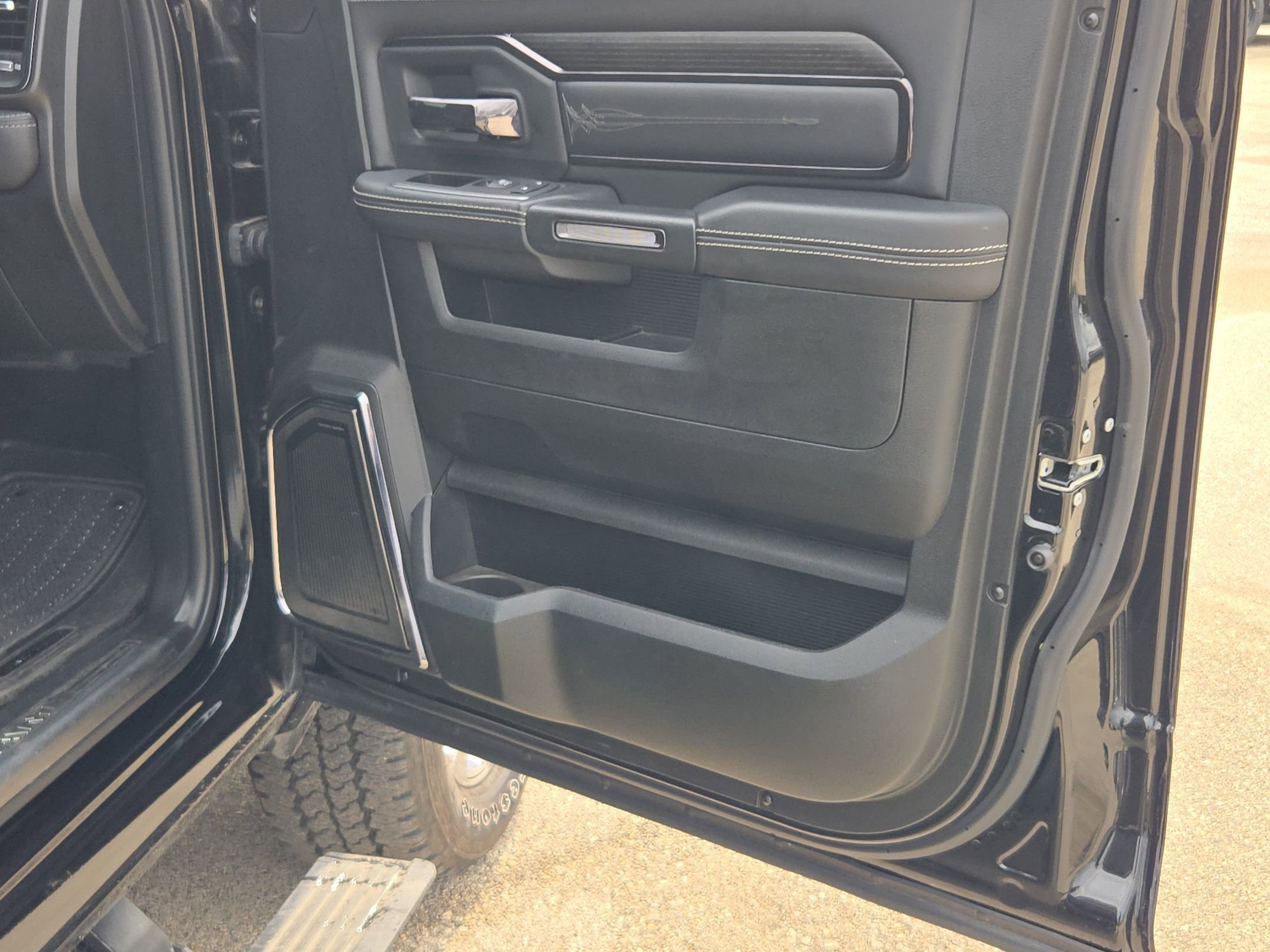 Certified 2024 RAM 2500 Limited image 28