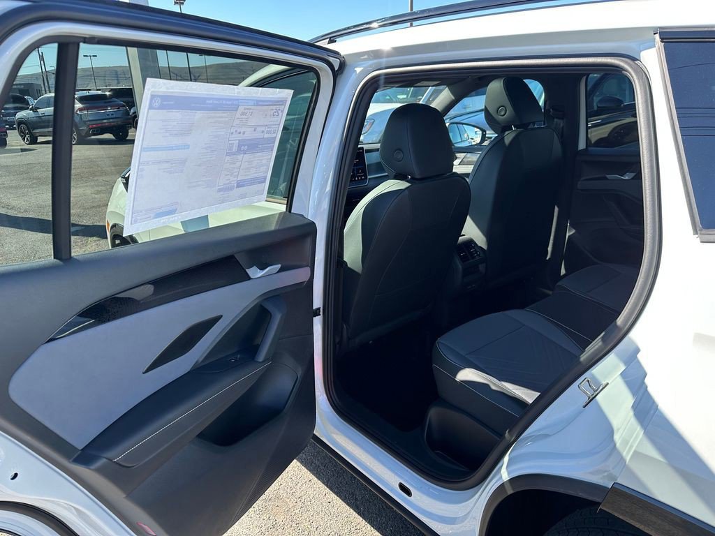 New 2026 Volkswagen Tiguan SE R-Line AWD/4WD image 15