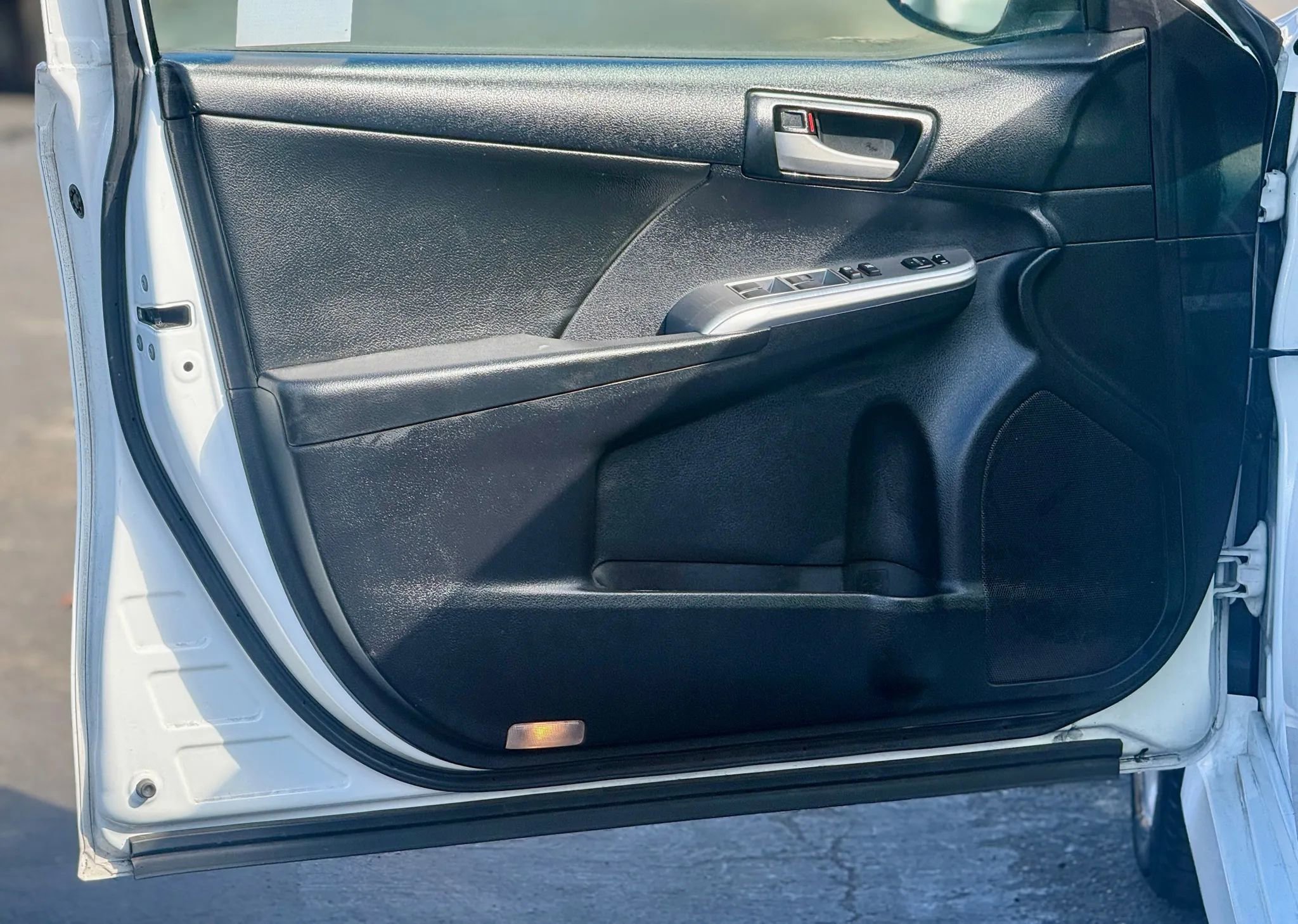 Used 2014 Toyota Camry SE image 10