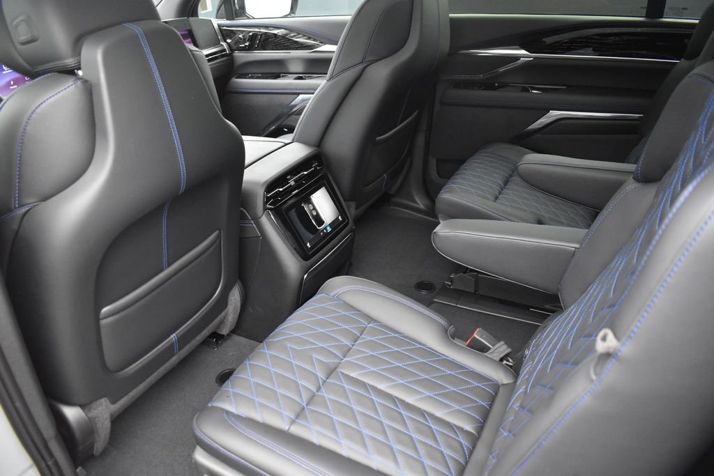 Used 2026 Cadillac Escalade IQ Sport 1 w/ LPO, ONYX Package AWD/4WD image 25