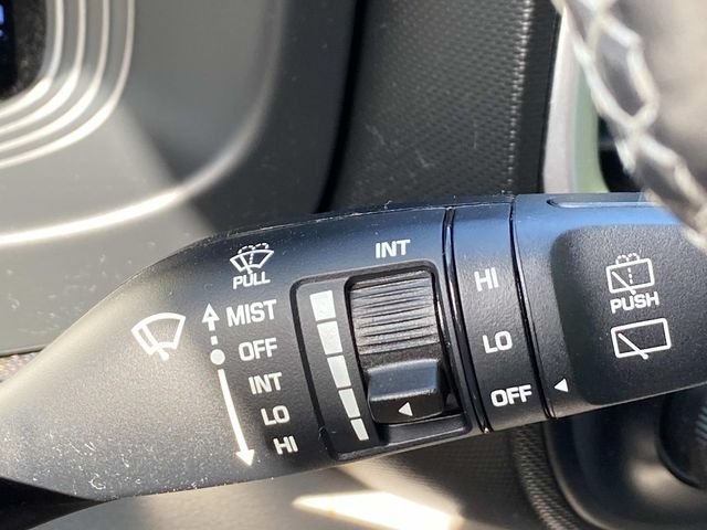 Used 2023 Hyundai Venue SEL w/ Cargo Package FWD image 17