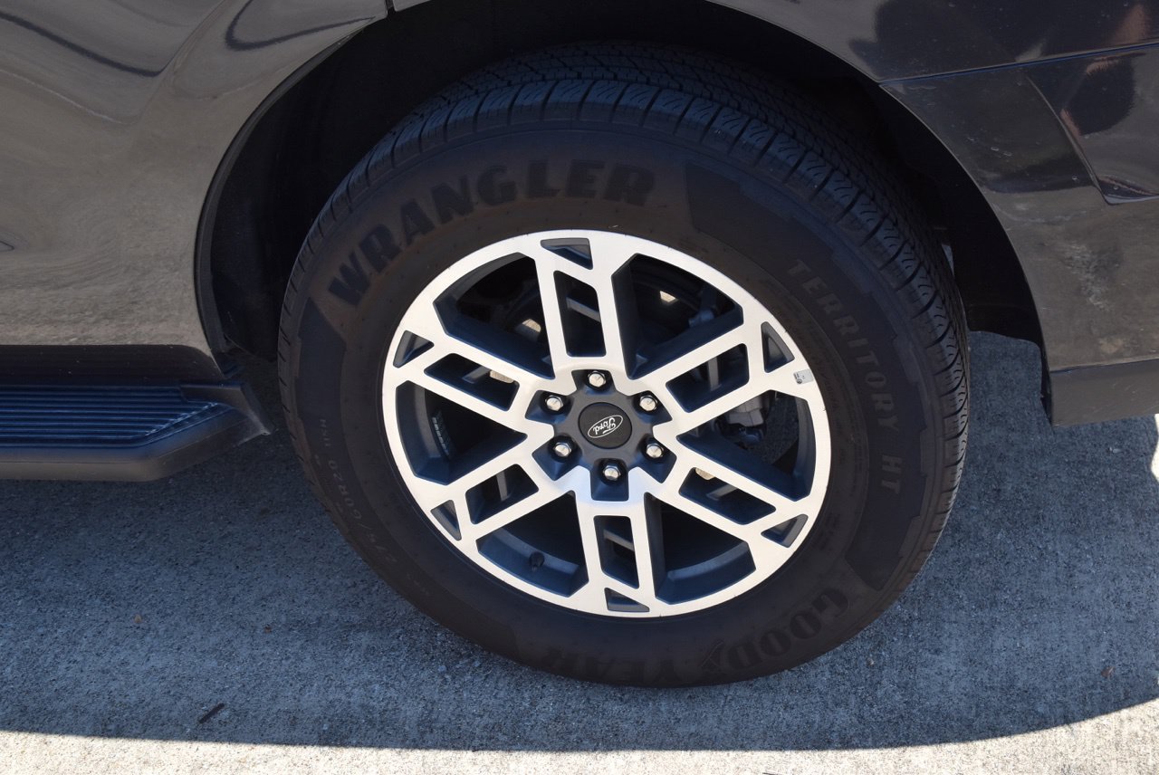 Used 2025 Ford Expedition Active RWD image 13