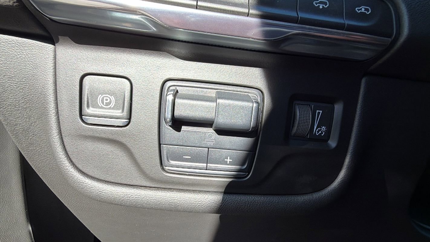 Used 2024 Cadillac Escalade ESV Sport w/ Touring Package image 34