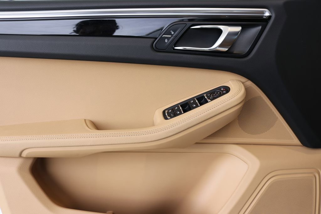 Used 2018 Porsche Macan Sport Edition image 13