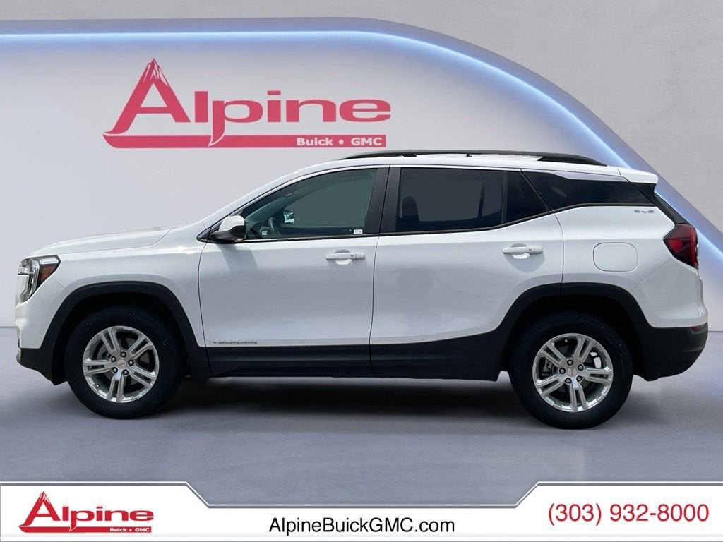 Used 2024 GMC Terrain SLE w/ Driver Convenience Package AWD/4WD image 2