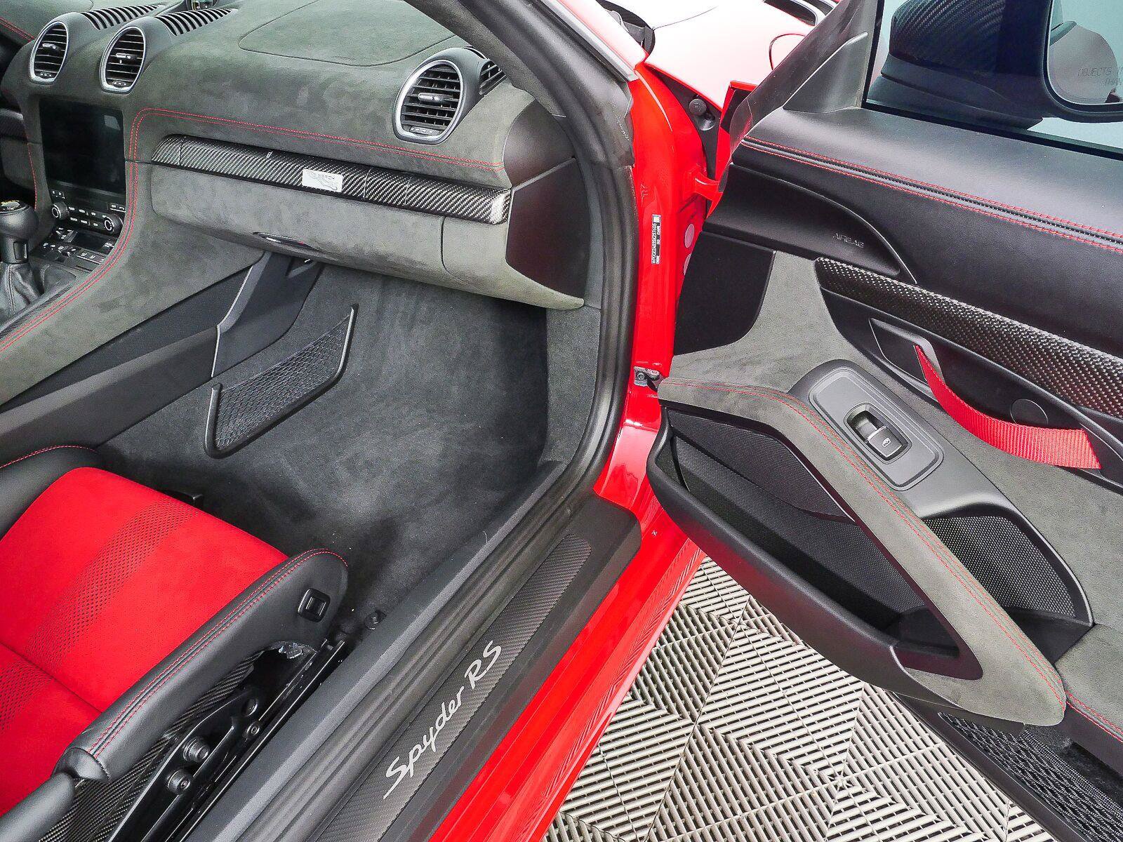 Certified 2025 Porsche 718 Boxster Spyder RS RWD image 18