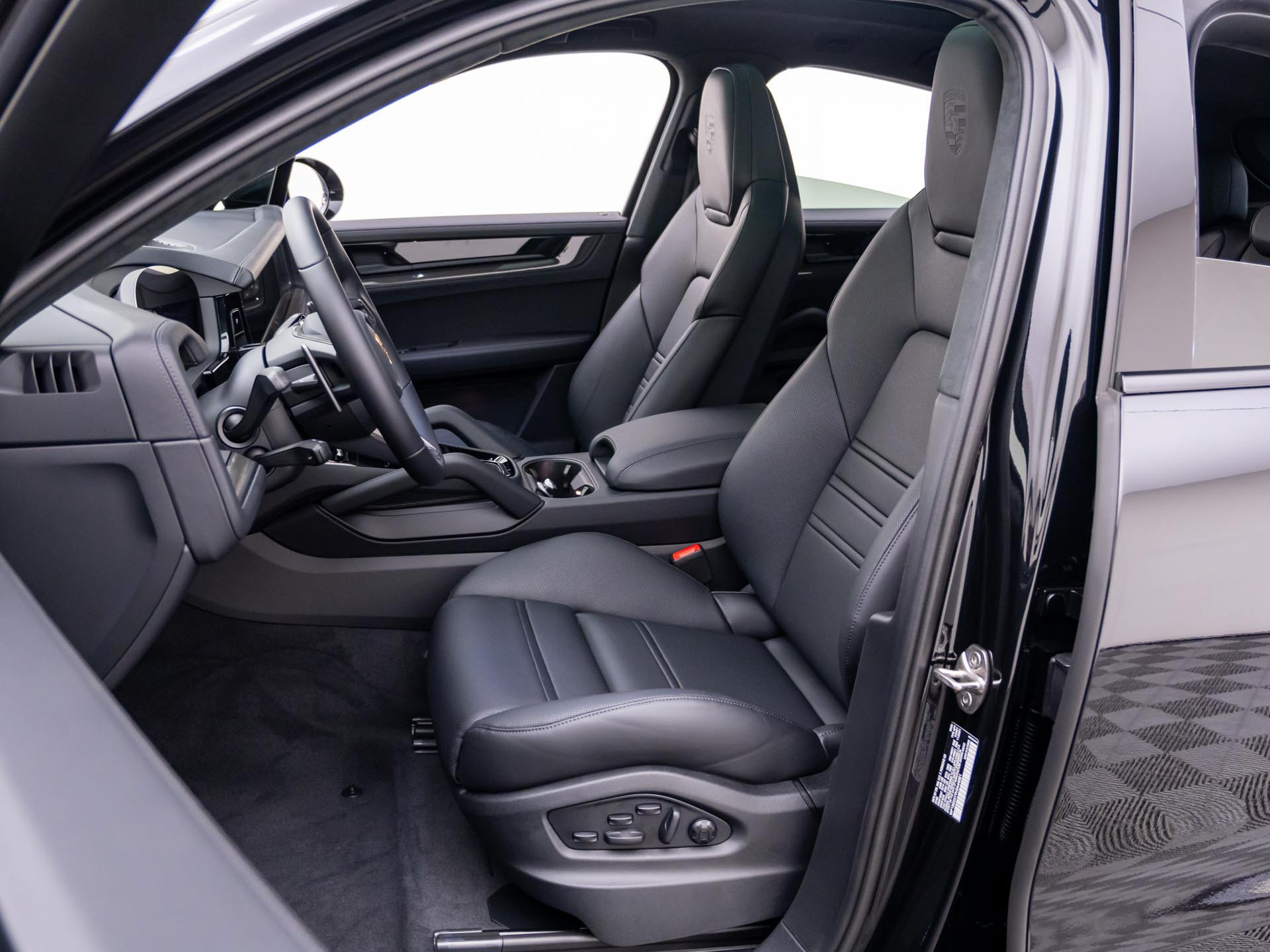 New 2027 Porsche Cayenne GTS AWD/4WD image 5