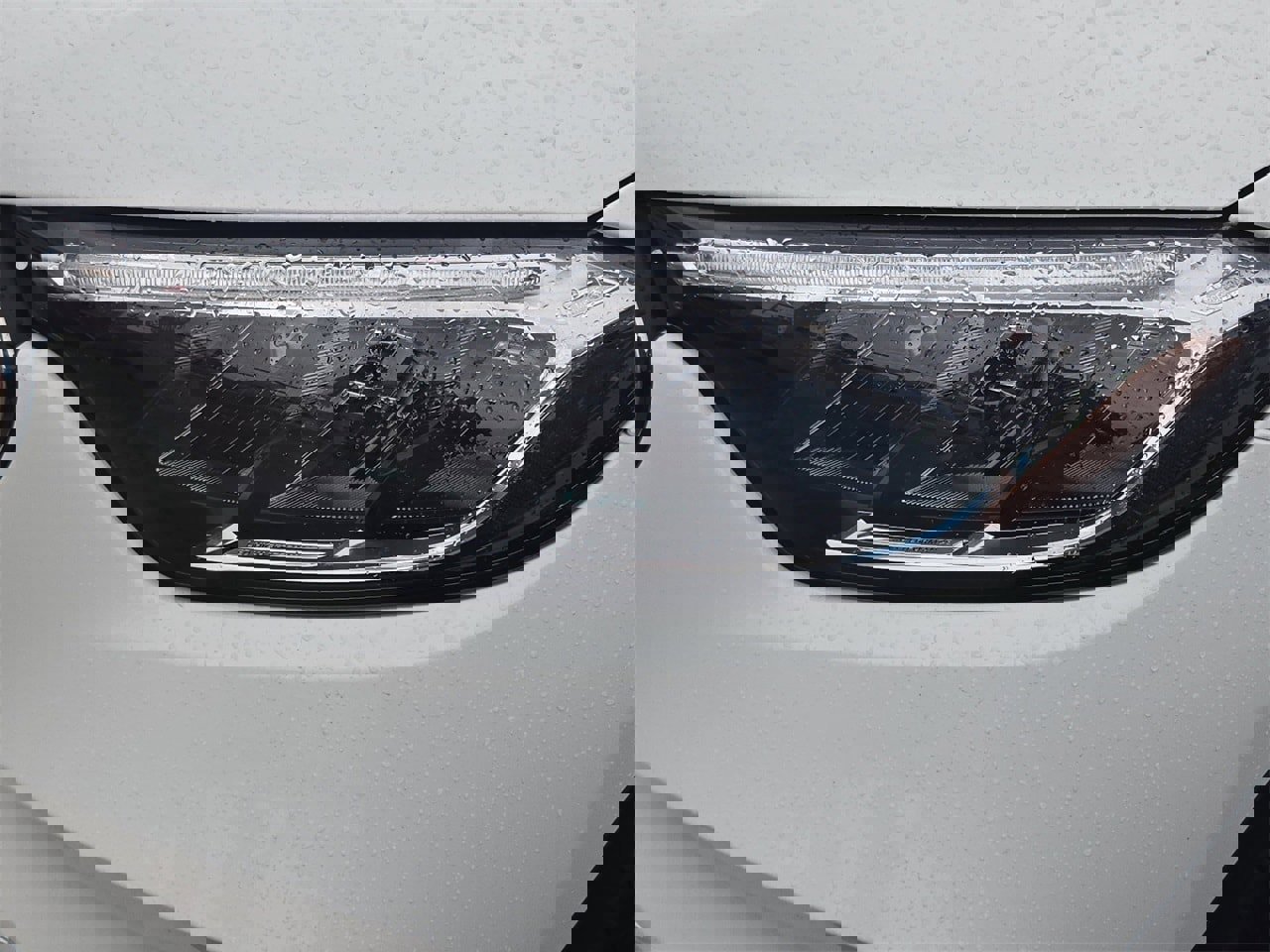 Used 2024 Mercedes-Benz GLC 300 w/ Winter Package image 14