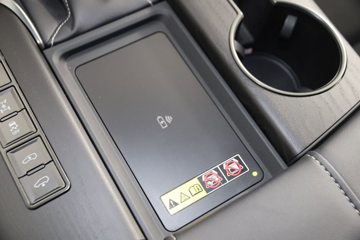 Used 2025 Lexus LX 600 4WD w/ Luxury Package image 34