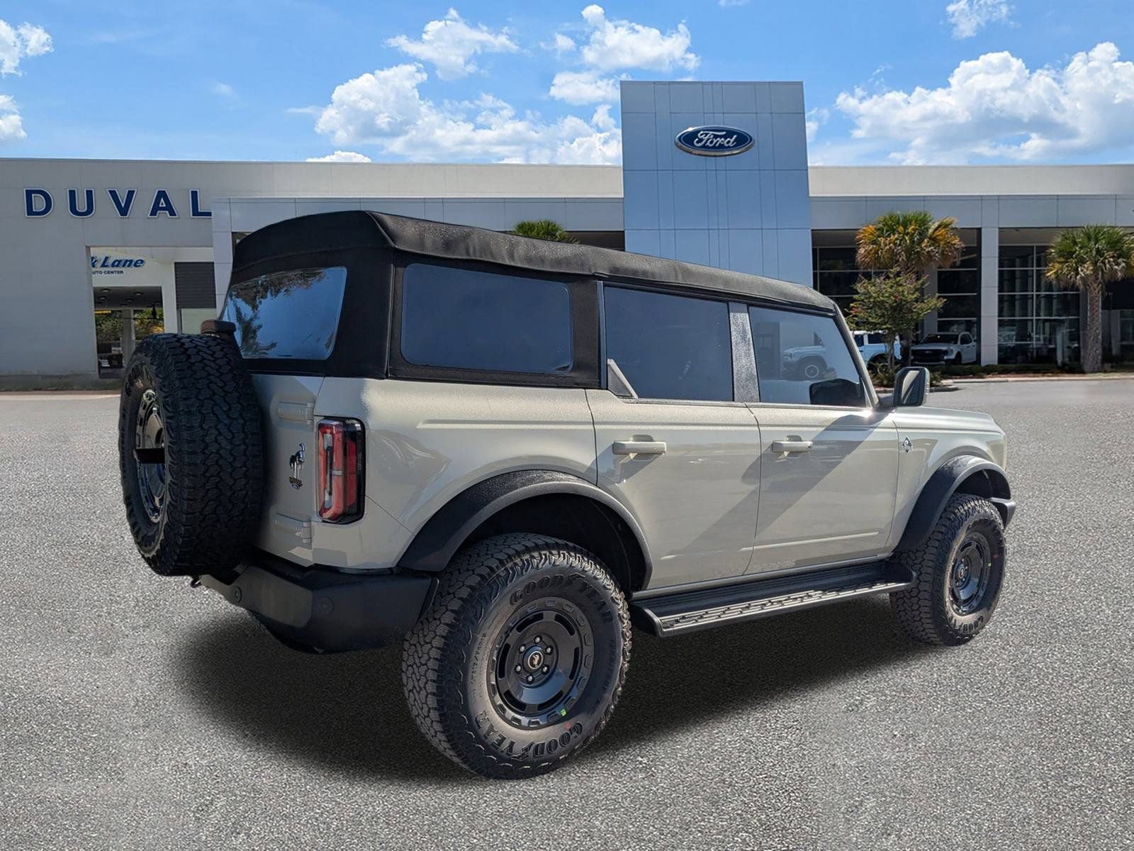 New 2025 Ford Bronco Outer Banks w/ Sasquatch Package AWD/4WD image 4