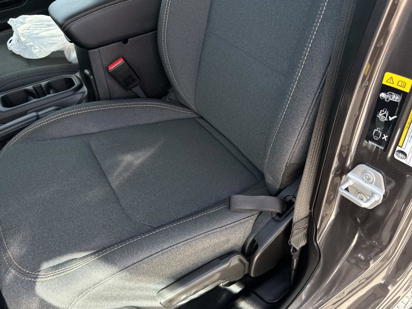 Used 2025 Jeep Wrangler Sahara image 21