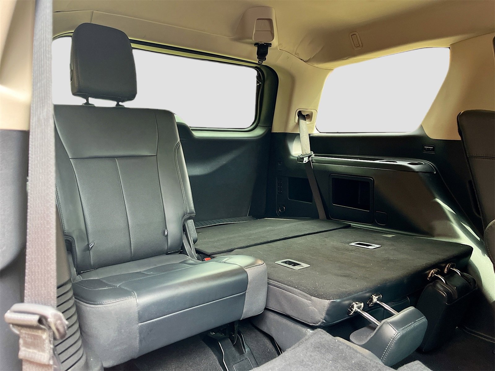 Used 2024 Ford Expedition XLT image 27