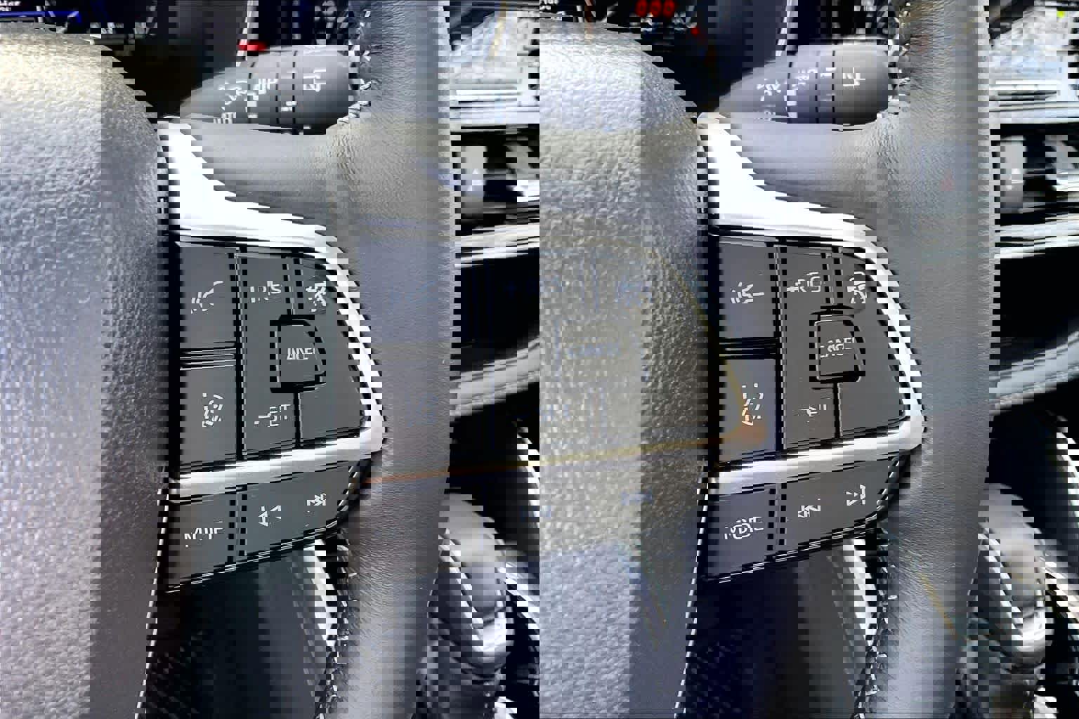 Used 2025 Toyota Highlander Platinum image 24