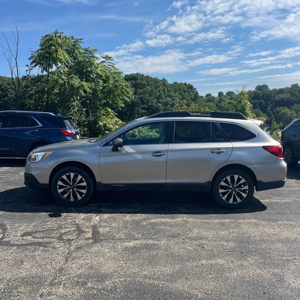 Used 2015 Subaru Outback 2.5i Limited AWD/4WD image 3