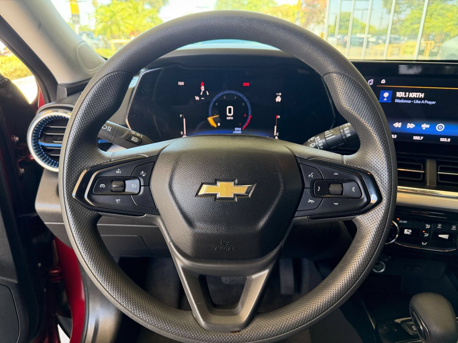Used 2025 Chevrolet Trax LT FWD image 27