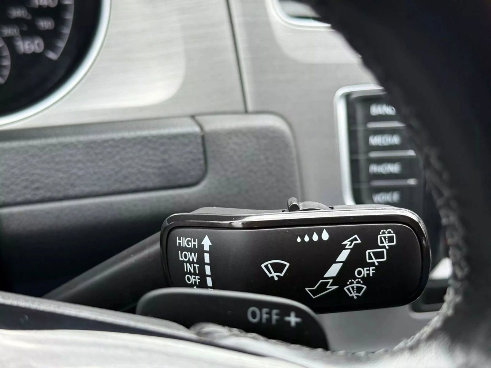 Used 2015 Volkswagen Golf S image 24