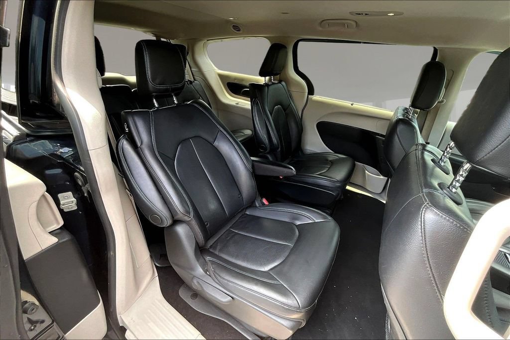 Used 2021 Chrysler Pacifica Touring-L FWD image 22