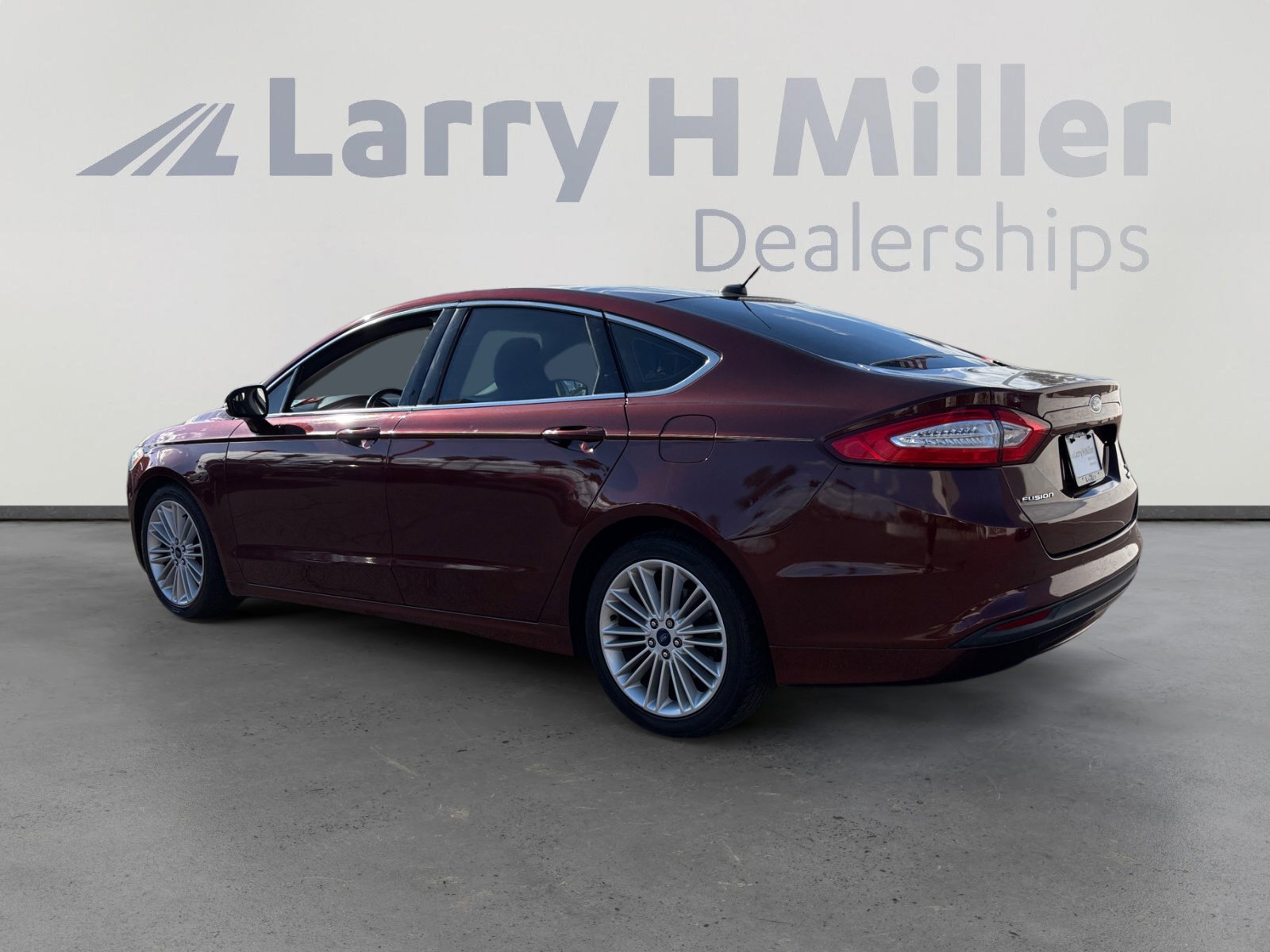Used 2015 Ford Fusion SE w/ Equipment Group 202A image 3