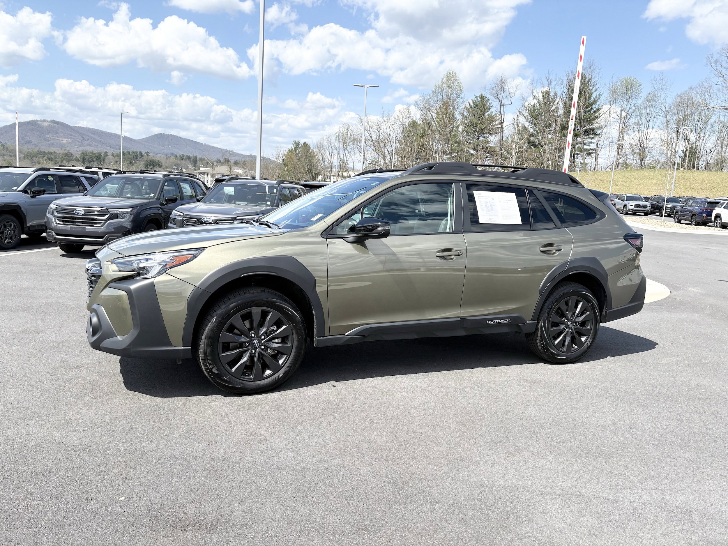 Certified 2025 Subaru Outback Onyx Edition AWD/4WD image 4