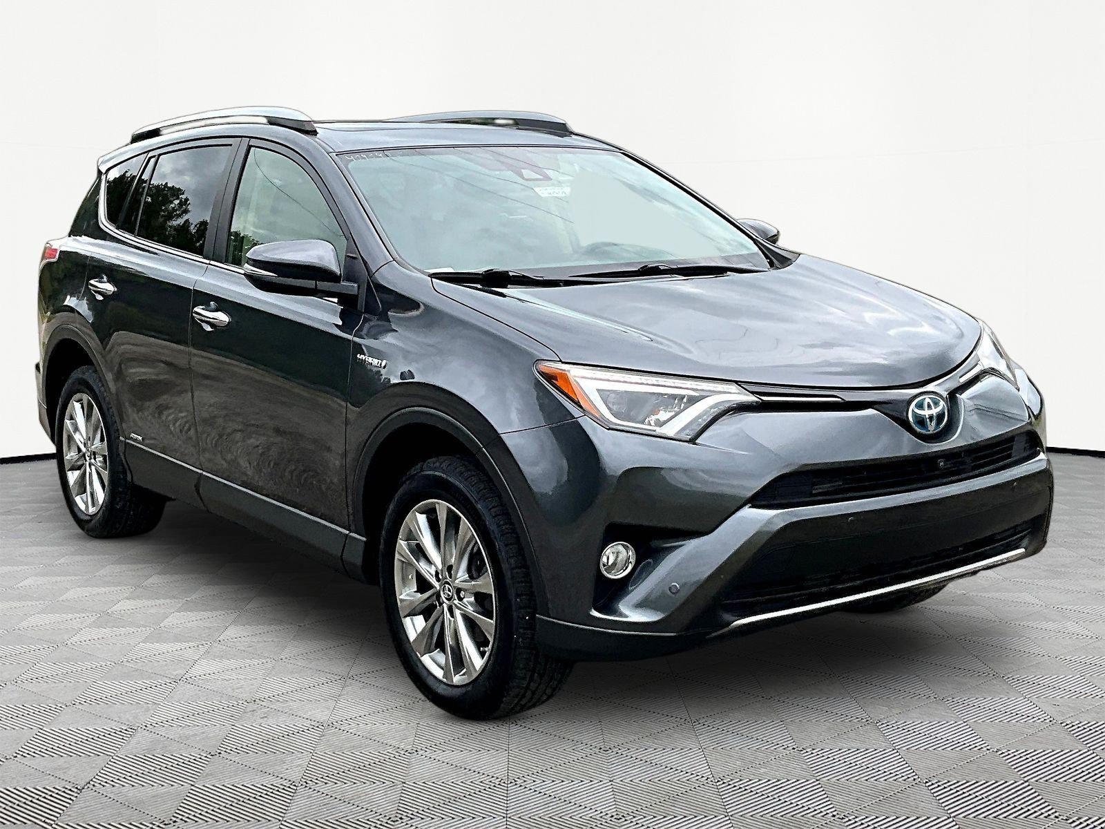 Used 2017 Toyota RAV4 Limited w/ Advanced Technology Package AWD/4WD image 10