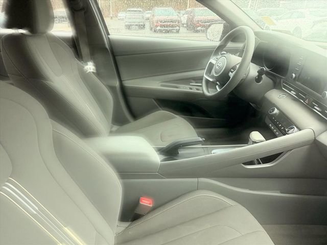 Used 2023 Hyundai Elantra SEL image 13