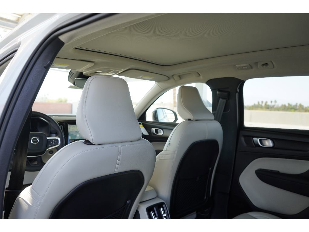 New 2026 Volvo XC40 B5 Ultra w/ Climate Package image 19