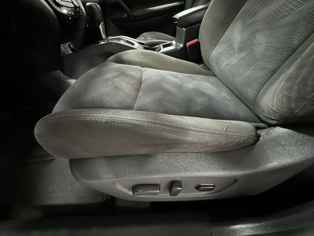 Used 2015 Nissan Rogue SV AWD/4WD image 18