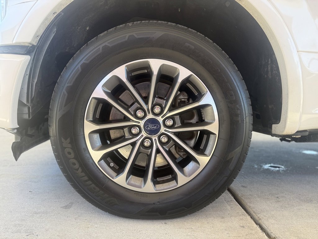 Used 2015 Ford F150 Platinum w/ Equipment Group 701A Luxury image 12