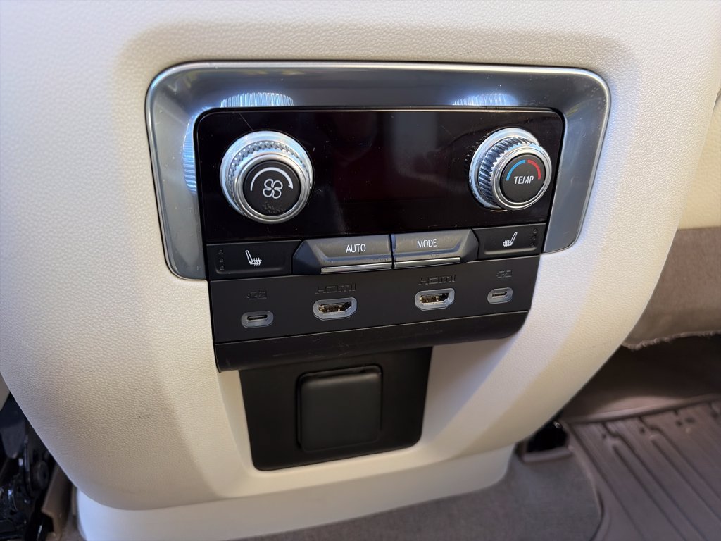 Used 2022 GMC Yukon Denali w/ Denali Ultimate Package AWD/4WD image 13