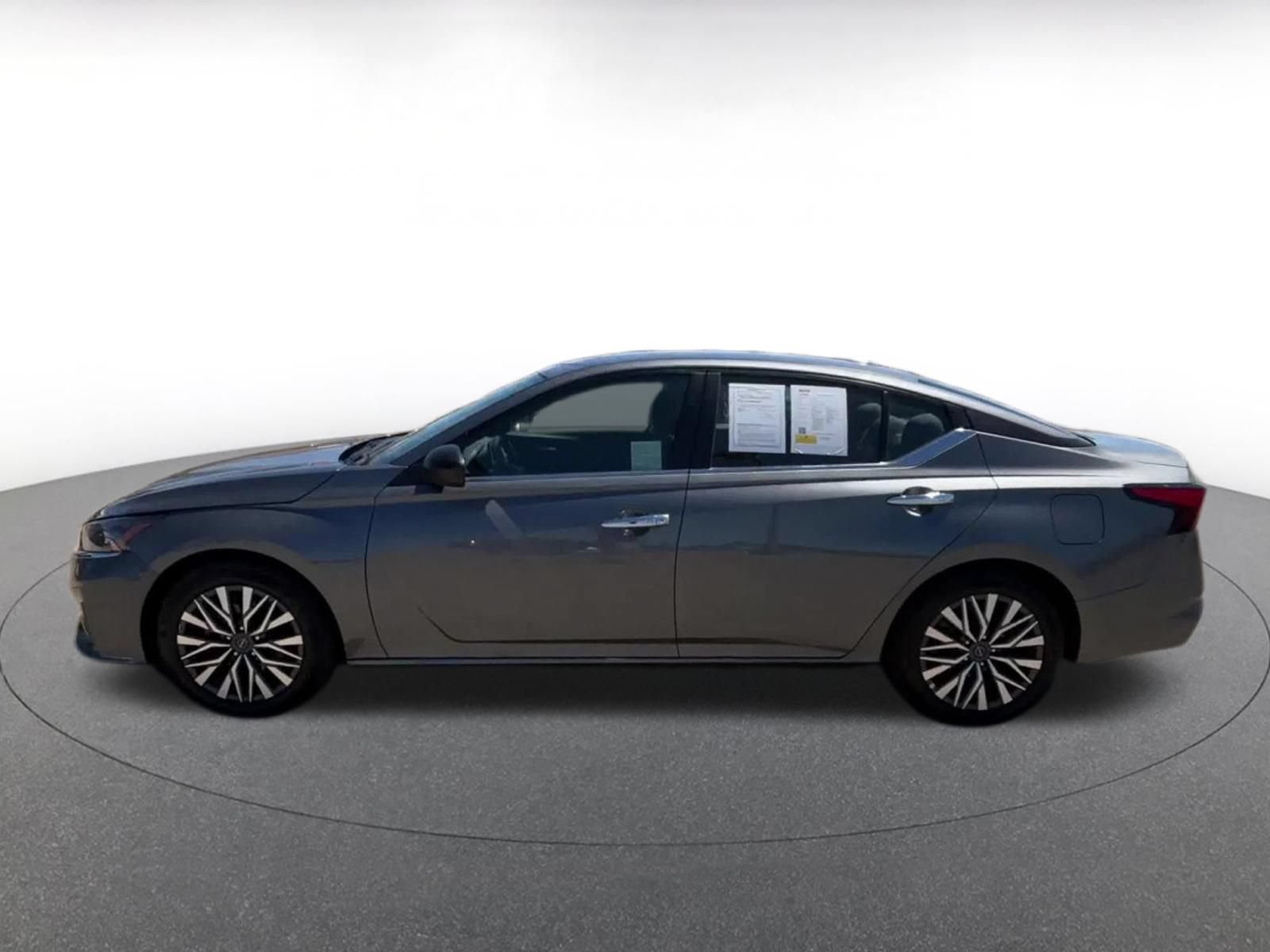 Used 2025 Nissan Altima 2.5 SV FWD image 9