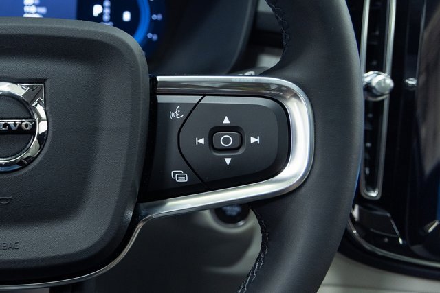 Used 2024 Volvo XC40 B5 Ultimate w/ Protection Package Premier image 22