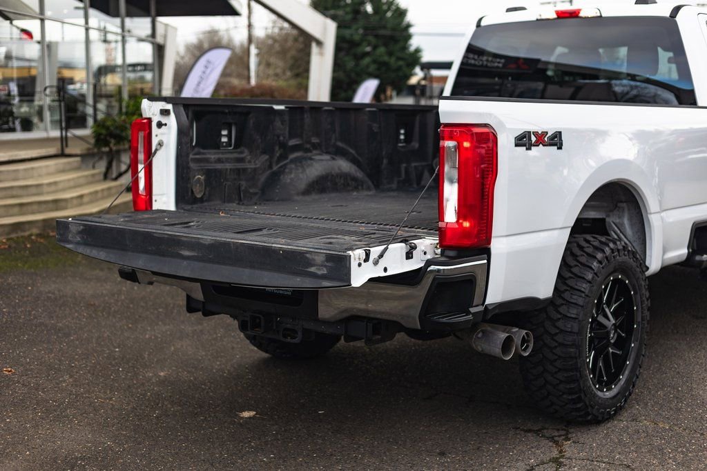 Used 2024 Ford F350 XLT image 9