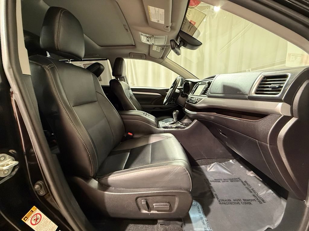 Certified 2019 Toyota Highlander XLE AWD/4WD image 24