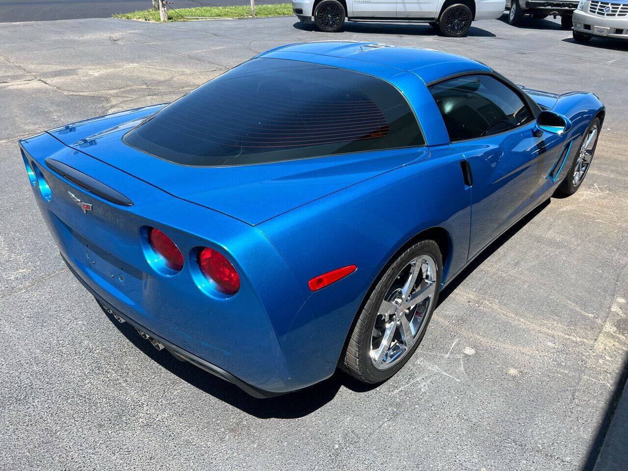 Used 2010 Chevrolet Corvette Coupe w/ 1LT RWD image 13