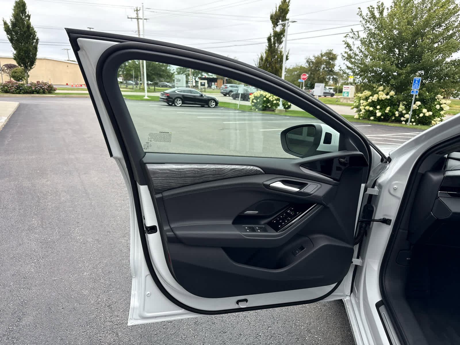 New 2025 Audi A6 e-tron Premium Plus image 13