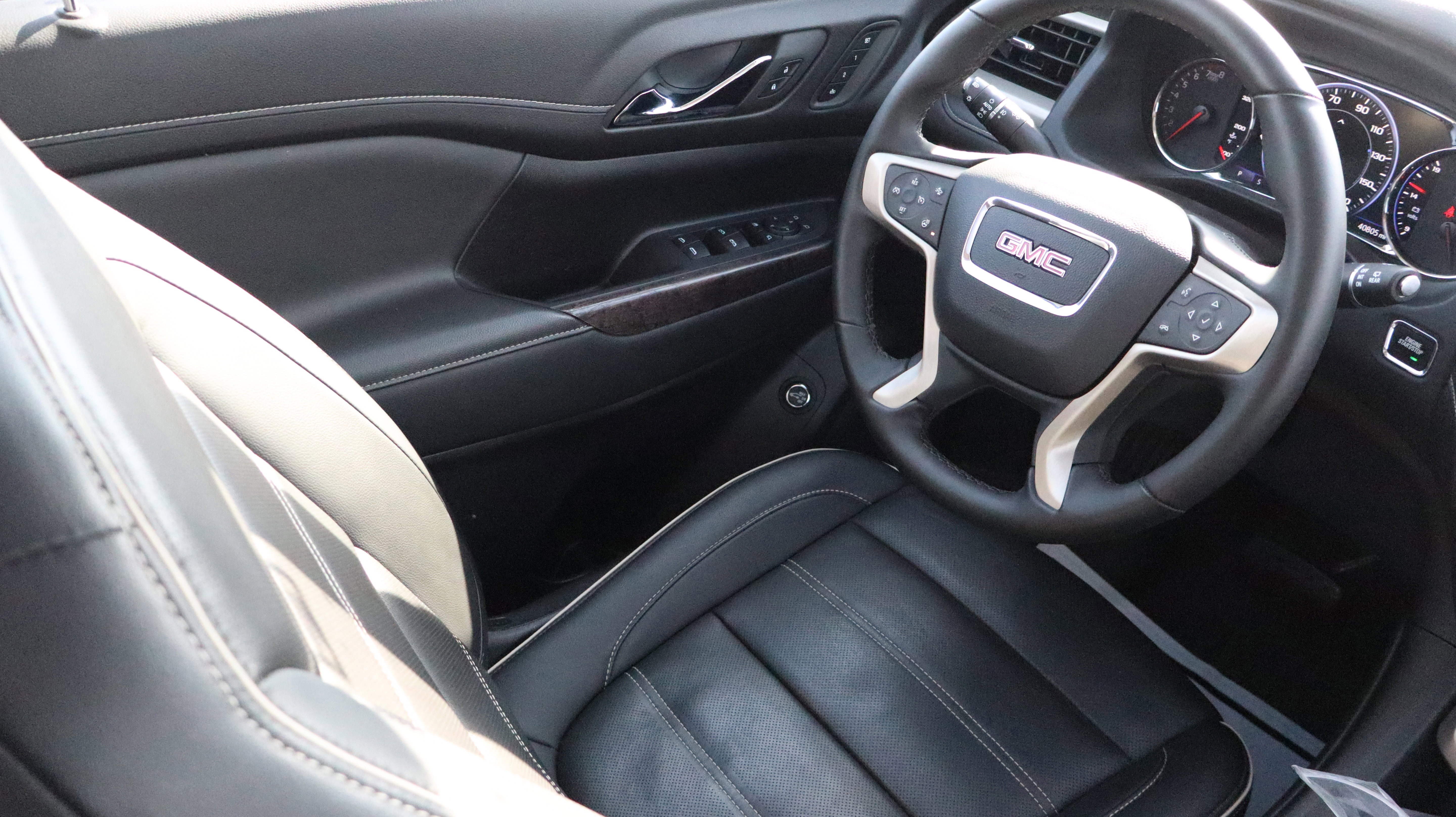 Certified 2023 GMC Acadia Denali w/ Denali Ultimate Package image 10