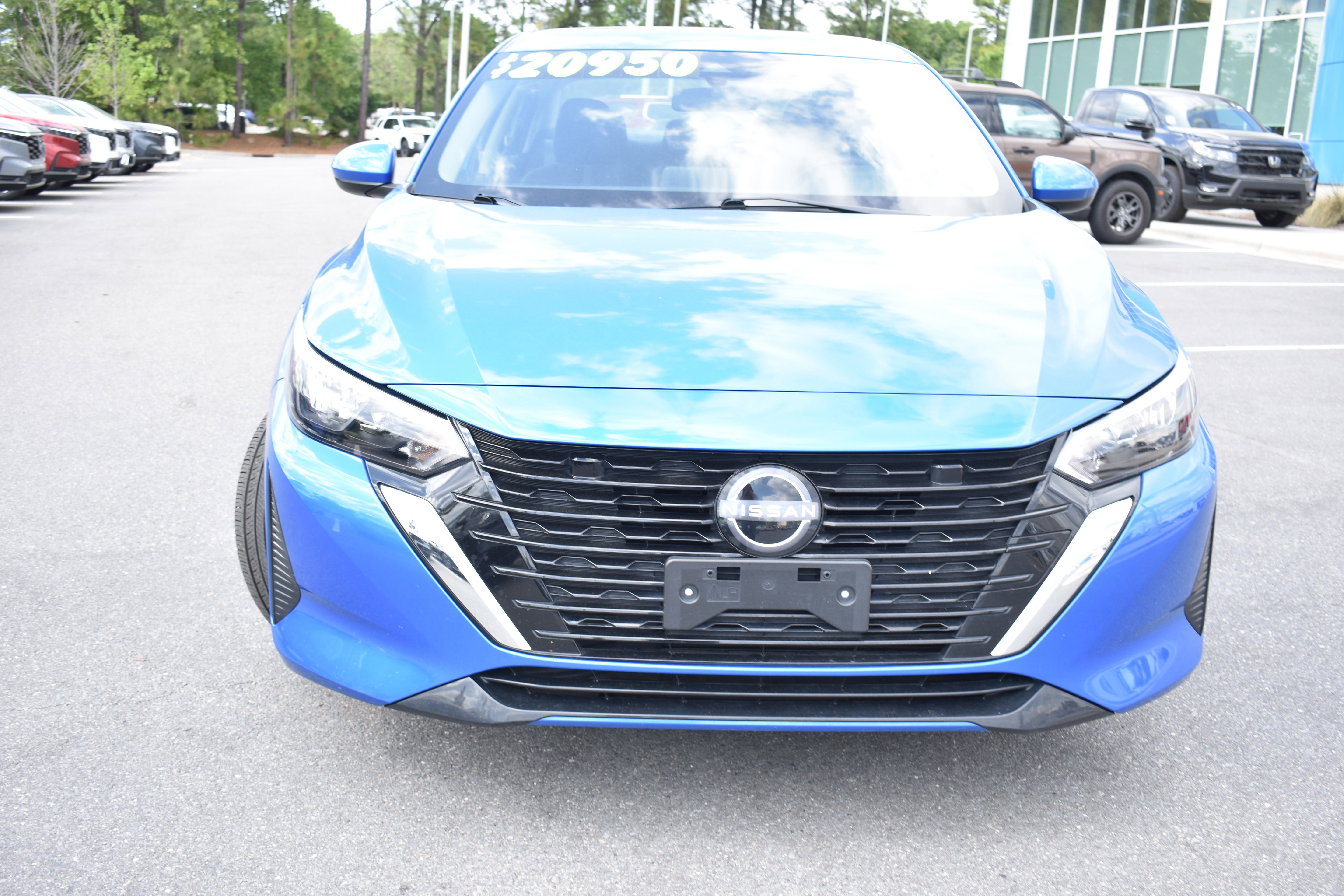 Used 2025 Nissan Sentra SV FWD image 4
